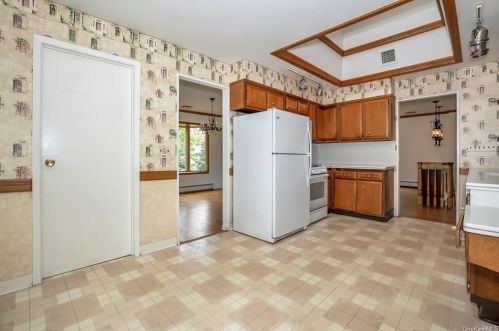 4 Eunice Ln, Thornwood NY  10594-1901 exterior