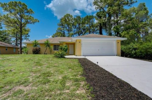 2812 4th St, Lehigh Acres, FL 33976-2537