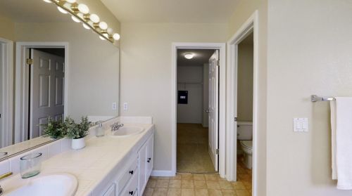 1550 Foxwood St, Hollister CA  95023-8048 exterior