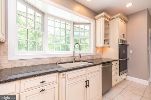10 Devonshires Ct, Blue Bell PA  19422-2560 exterior