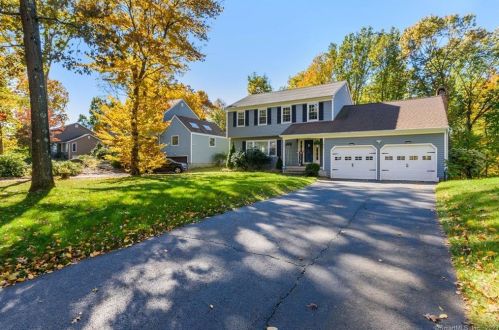 102 Hillside Ln, Upper Stepney, CT 06468-3309