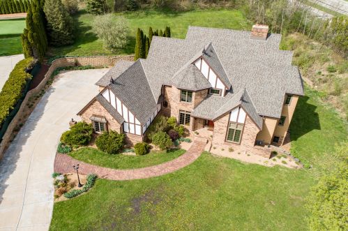 6140 Overlook Ct, Greendale, WI 53129-2134