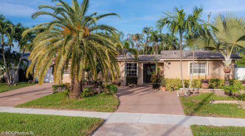 17431 82nd Ct, Hialeah, FL 33015-3608