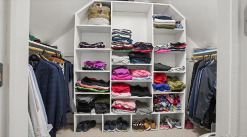 8 Cedar Crest Pl, Norwalk CT  06854-1402 exterior