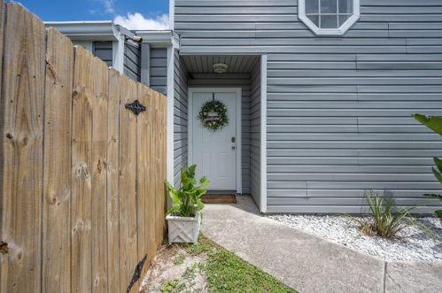 5905 Snowdrop Way, West Palm Beach, FL 33415-4512