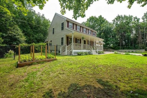 15 Chabot St, Somersworth NH  03878-1302 exterior