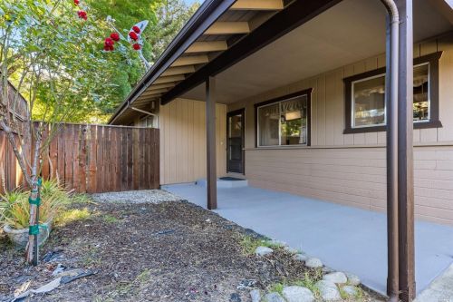 48 Whitmore Ln, Ukiah, CA 95482-6984
