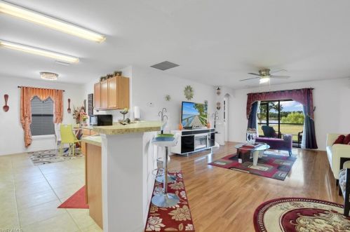 262 Shadow Lakes Dr, Lehigh Acres, FL 33974-0805