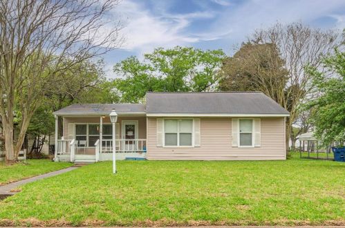 910 18th Ave, Texas City, TX 77590-5653
