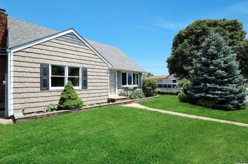 56 Virginia Ave, Hicksville, NY 11803-3519