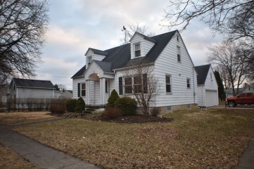 409 5th St, Genoa, OH 43430-1707