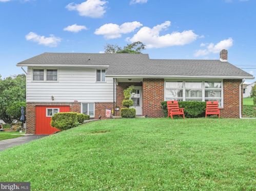 15 Wilbert Dr, Primrose, PA 17901-8250