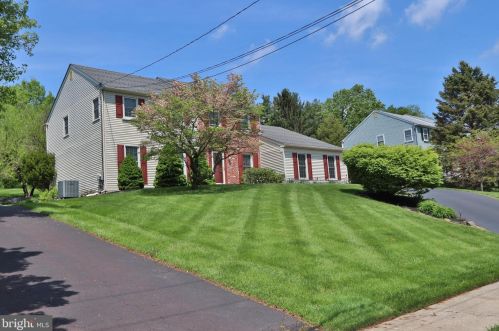 667 Sunnyside Ave, Norristown, PA 19403-1740