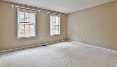 40 Laurel Crst Dr, Brookline NH 03033-2137 exterior