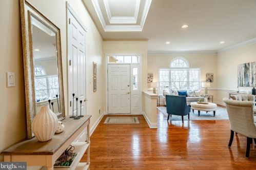 6 Field Dr, Boothwyn, PA 19060-1331