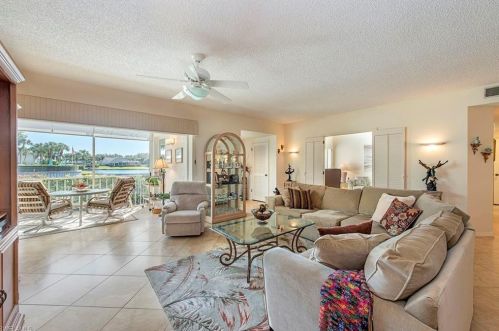 768 Willowbrook Dr, Naples, FL 34108-8549