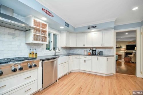 11 Cherokee Trl, Oakland NJ  07436-3011 exterior