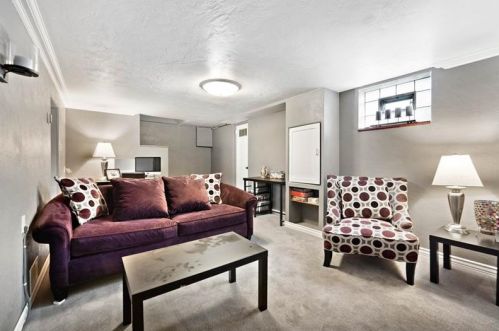 471 Rosewood Dr, Pittsburgh PA  15236-4701 exterior