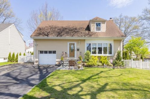 139 Hilburn Rd, Scarsdale, NY 10583-6117