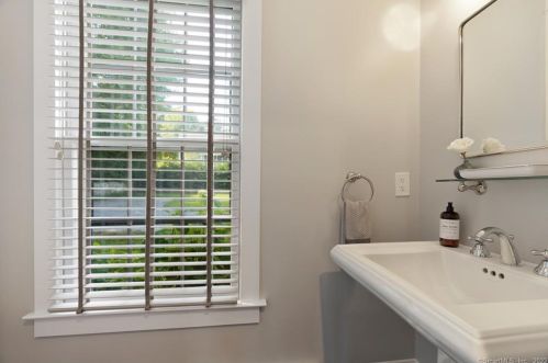 64 Elm St, Groton CT 06340-5616 exterior