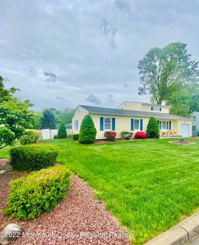 15 Johnston Ave, Bricktown, NJ 08724-2311