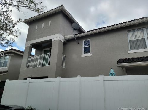 12610 54th St, Hollywood, FL 33027-5479
