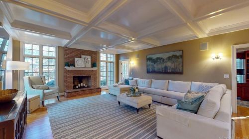 6 Townsend Rd, Farmington CT  06032-1569 exterior