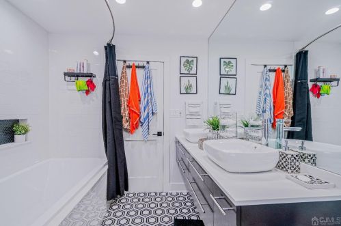 48 Patton Dr, East Brunswick NJ  08816-1130 exterior