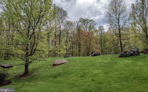 25 Chestnut Ct, Princeton NJ  08540-1800 exterior