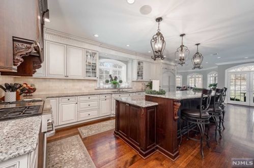 243 Glen Pl, Franklin Lakes NJ  07417-2707 exterior