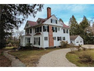 32 High St, Farmington, CT 06032-2315