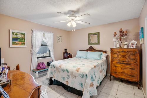 2131 Addison St, Fort Pierce FL 34984-4708 exterior