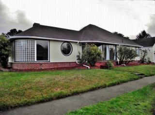 185 Pine St, Waldport, OR 97394-9691