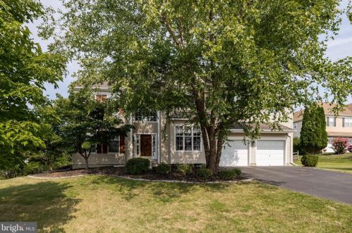 5027 Woodgate Ln, Collegeville PA  19426-3365 exterior
