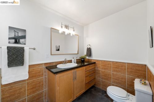 2858 Helen St, Oakland CA  94608-4028 exterior