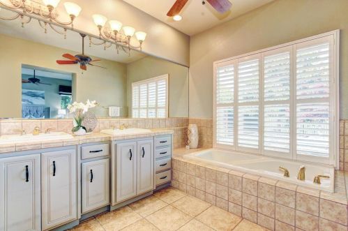 1000 Souza Dr, Folsom CA  95762-7550 exterior