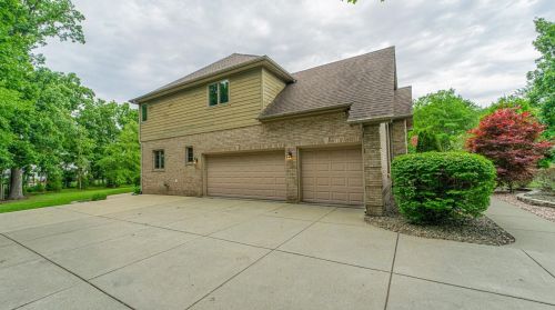 525 Brighton Ln, Dyer IN  46311-4625 exterior