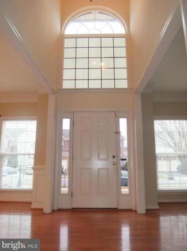 8197 Tenbrook Dr, Gainesville, VA 20155-3842