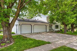 501 15th St, Indianola, IA 50125-1622