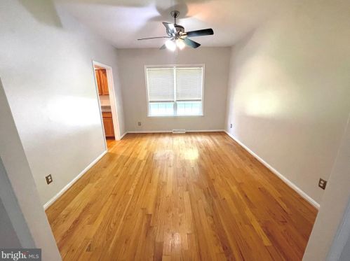 32 Pin Oak Dr, Dover DE  19904-2373 exterior