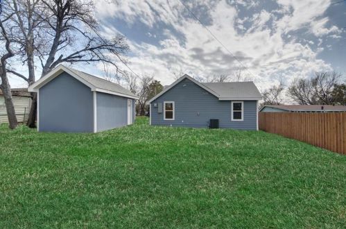 2403 Warwick Ave, Fort Worth TX  76106-7557 exterior