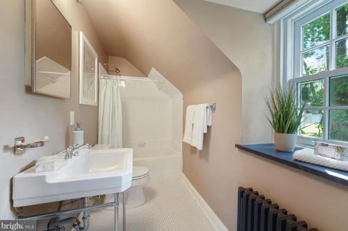 101 Marple Rd, Haverford PA  19041-1027 exterior