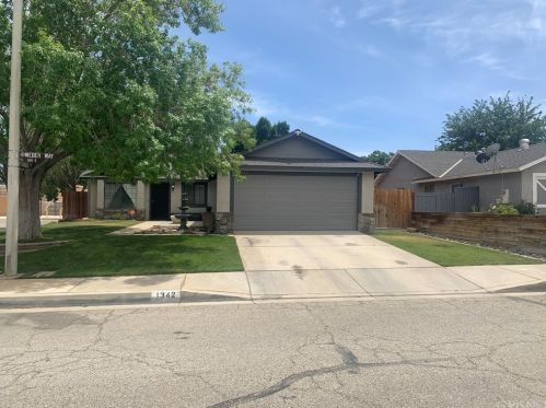 1342 Weber Way, Lancaster, CA 93535-4392