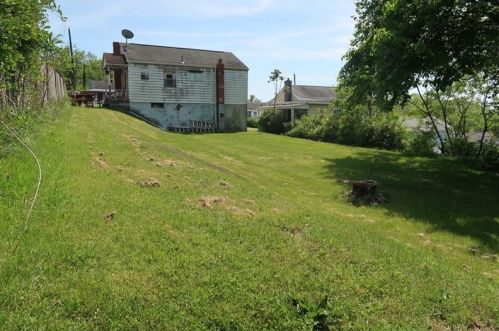 17 Virginia Dr, Mckeesport PA  15133-1005 exterior