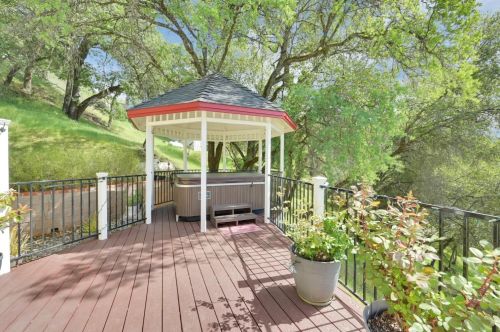 18883 Hummingbird Dr, Lake Wildwood CA  95946-9694 exterior