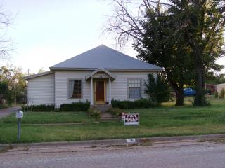 716 Oliver St, Tuxedo, TX 79553-4018