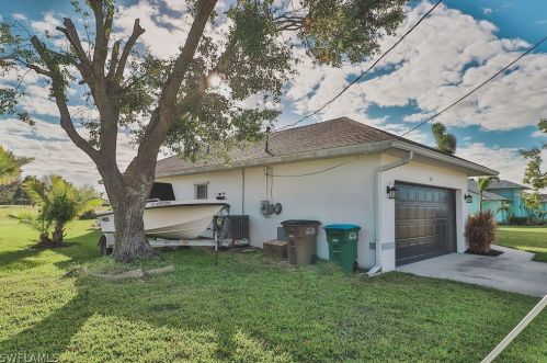 823 3rd Pl, Cape Coral, FL 33990-1513