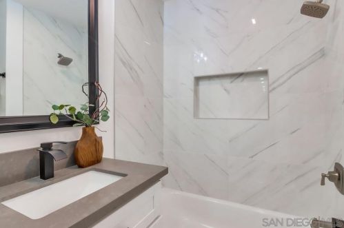 5057 September St, San Diego CA  92110-1222 exterior