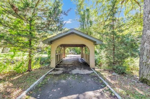 75 Honeysuckle Hill Ln, Bridgeport CT  06612-1145 exterior