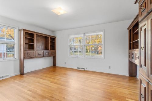 2925 Waubenoor Dr, Green Bay WI  54301-1526 exterior